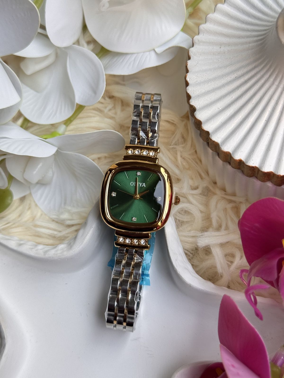 💚 Olevs Women’s Two-Tone Luxury Watch with Emerald Green Dial – Elegant Crystal Accent Design
