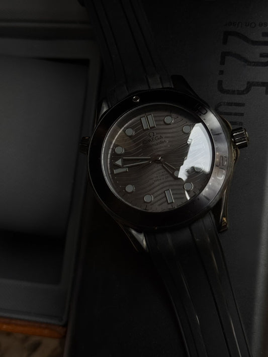 🌊 “The Deep Phantom” – Omegaa Seamaster Diver 300M Ceramic Edition | Power Beneath the Waves