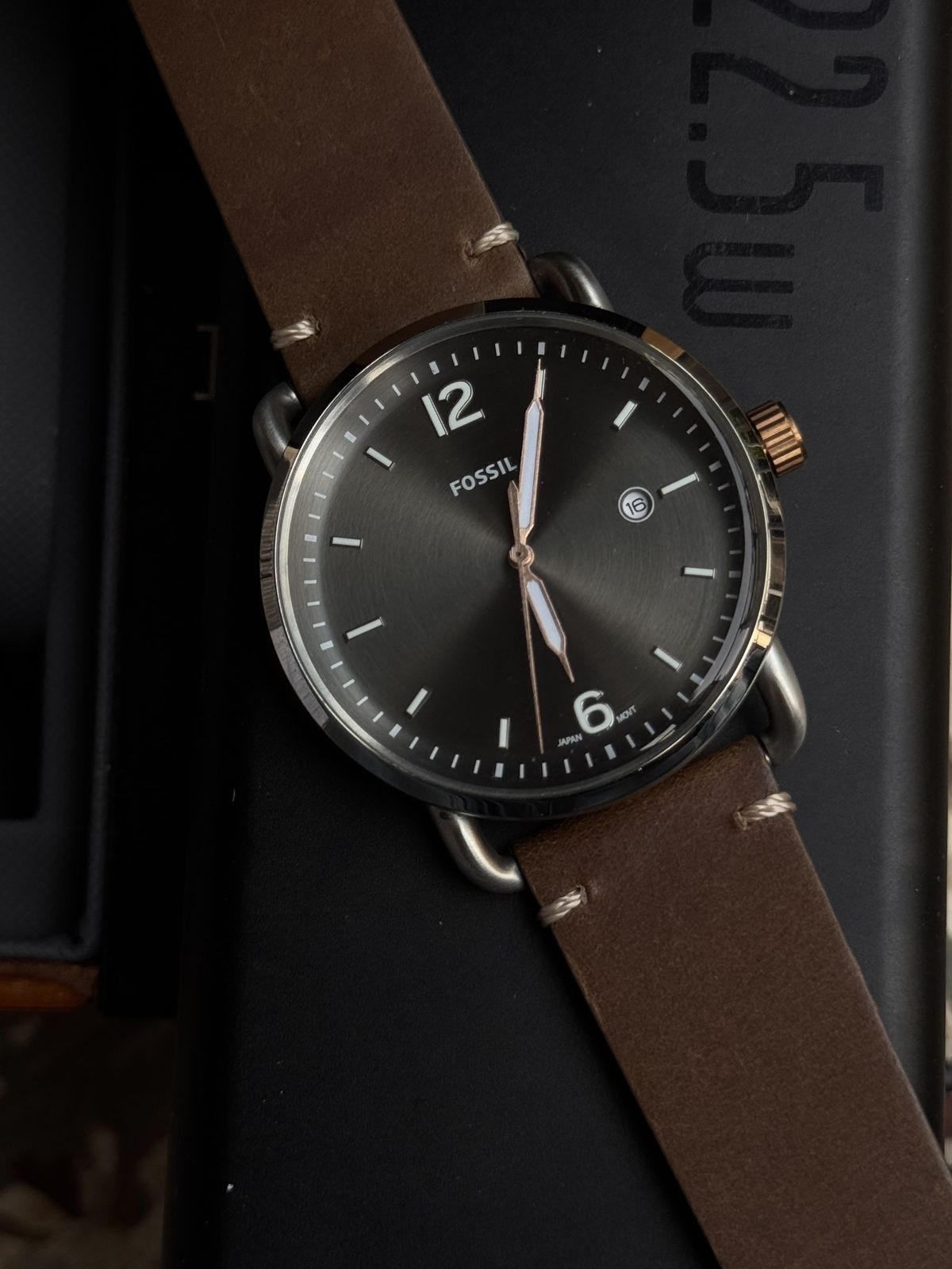 Fossill Men’s Brown Leather Quartz Watch – Classic Black Dial