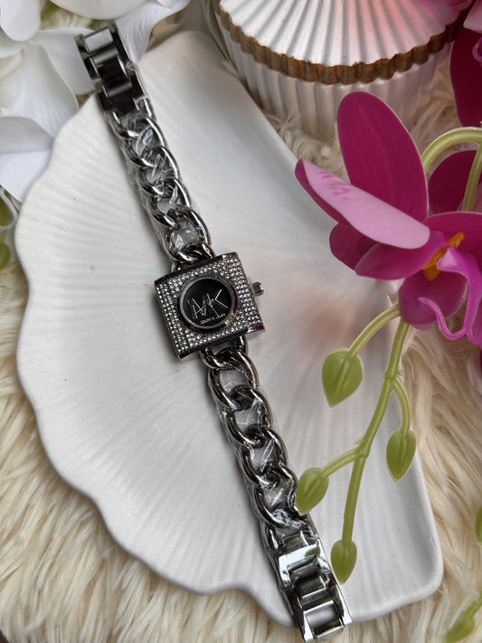 💎 Michael Korss Silver Chain-Link Women’s Watch – Elegant & Timeless Design