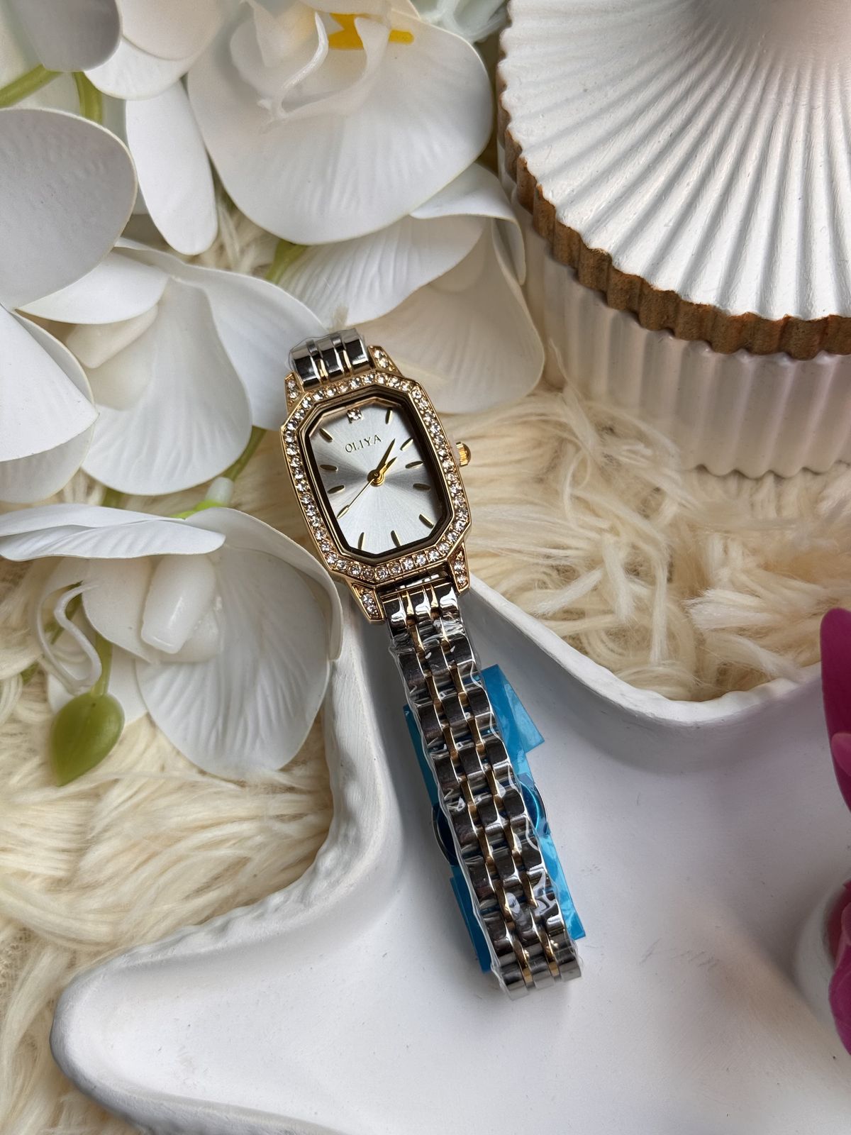 ✨ Oliya Women’s Silver & Gold Crystal Watch – Elegant Rectangular Dial with Two-Tone Bracelet
