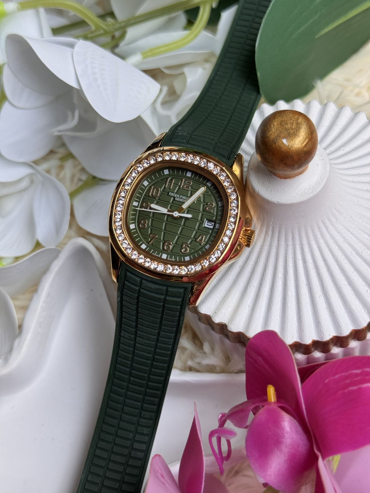 💚 Patek Philippe Aquanaut-Inspired Luxury Watch – Green Dial with Rubber Strap & Crystal Bezel