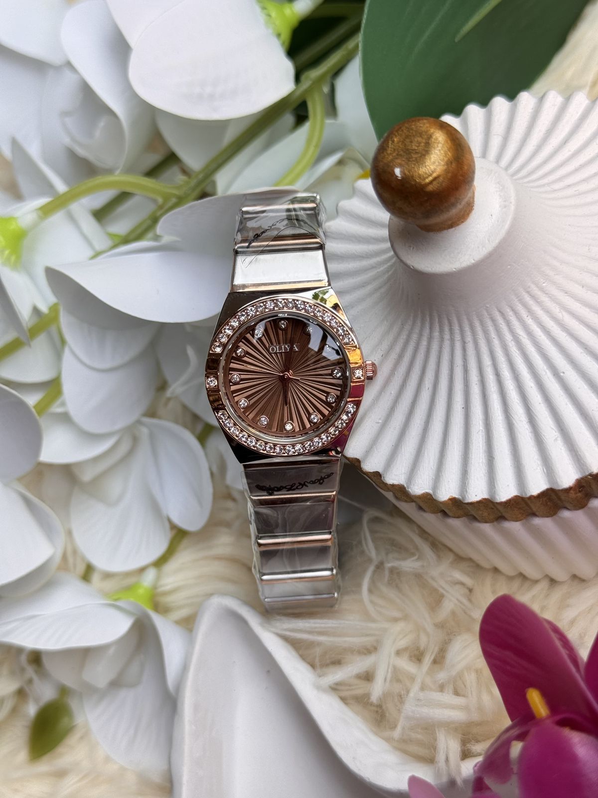 🌹 Oliya Women’s Rose Gold & Silver Luxury Watch – Crystal Bezel with Sunburst Dial