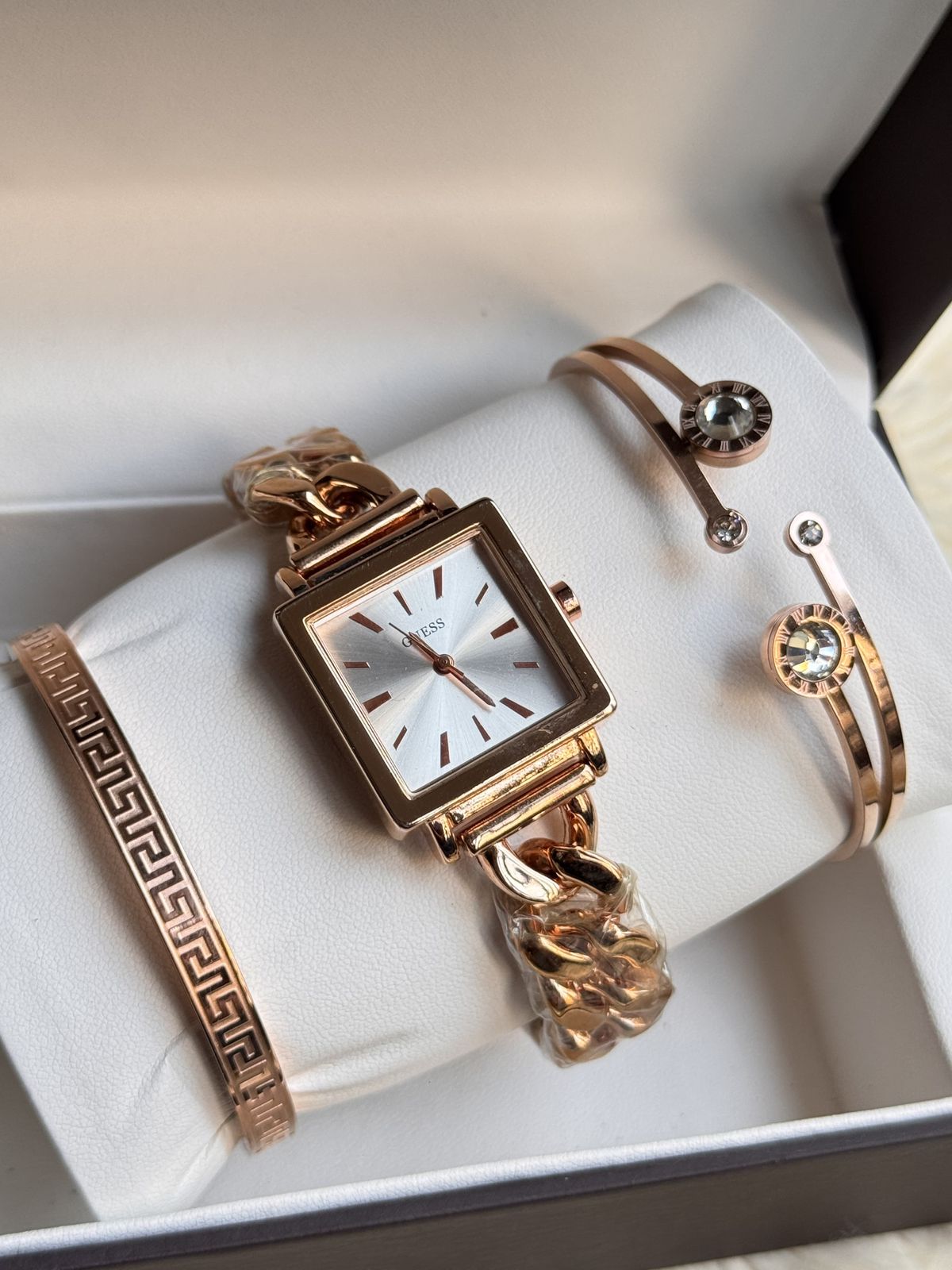 💖 GUESSS Rose Gold Women’s Square Dial Watch & Bracelet Gift Set