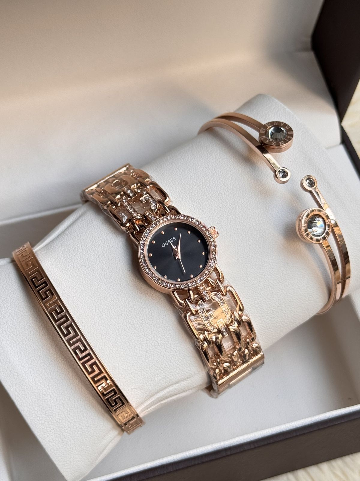 💖 GUESSS Rose Gold Women’s Black Dial Luxury Watch & Bracelet Gift Set