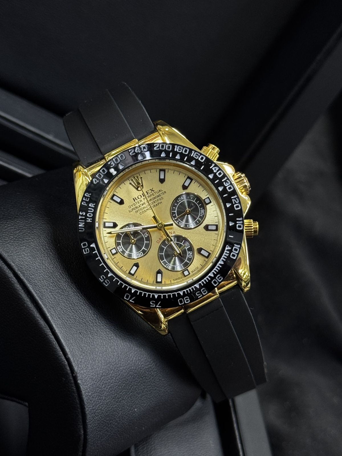 ⌚ Rolexx Daytona Style Gold Chronograph Watch – Black Rubber Strap (Men’s)